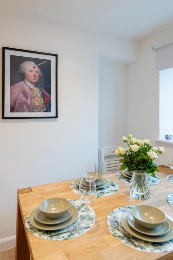 The Pinkish House - 4 Bed In The Town Centre *