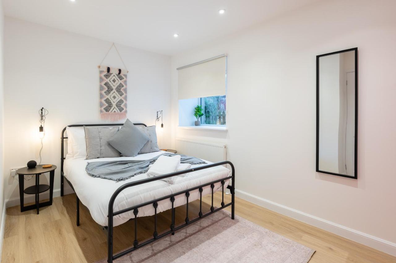 The Pinkish House - 4 Bed In The Town Centre